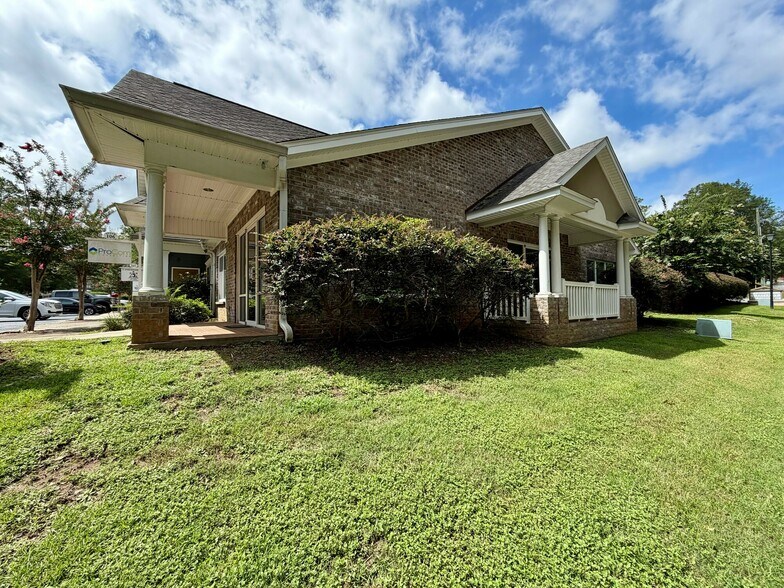 1618 Mahan Center Blvd, Tallahassee, FL à vendre - Photo de l’immeuble – Image 3 sur 11
