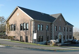 Plus de détails pour 770 Beacon St, West Dundee, IL - Bureau à vendre