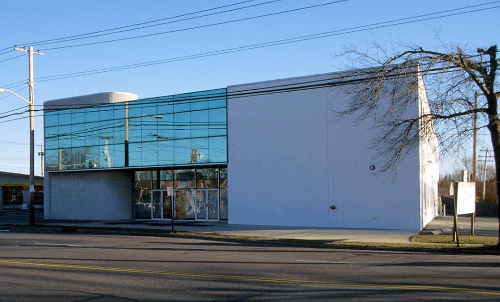 1097 Old Country Rd, Plainview, NY à louer Photo principale– Image 1 sur 35