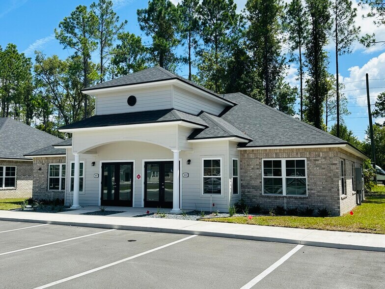 48 Roberts Village Ct, Fruit Cove, FL à louer - Photo de l’immeuble – Image 1 sur 10