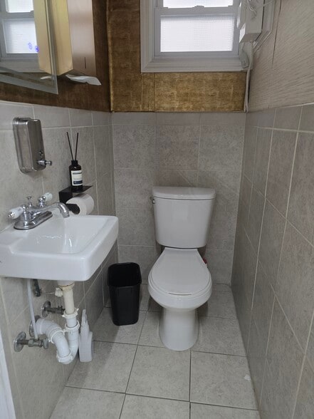 653 Van Houten Ave, Clifton, NJ à louer - Photo de l’immeuble – Image 3 sur 3