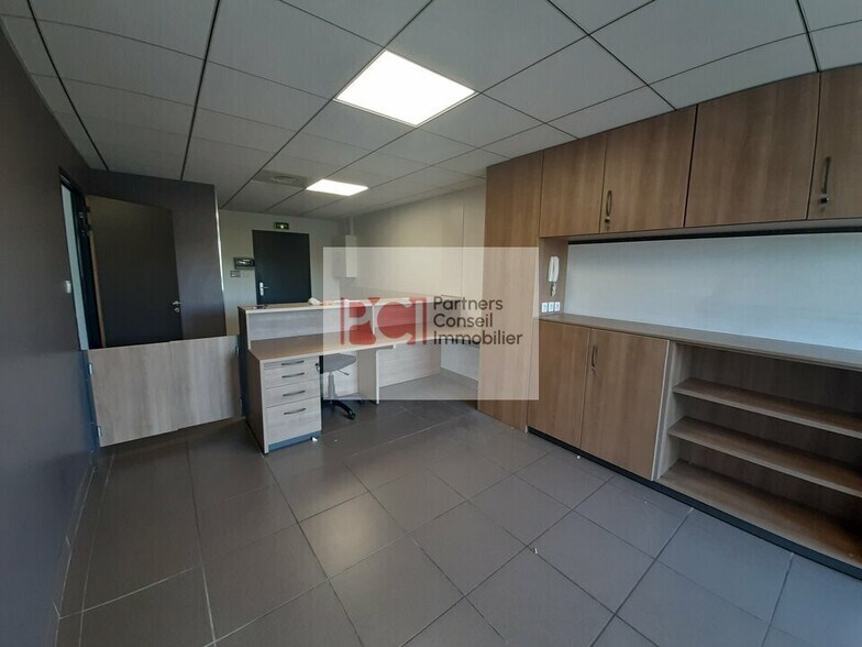 Bureau dans Nîmes à louer - Photo intérieure – Image 3 sur 3