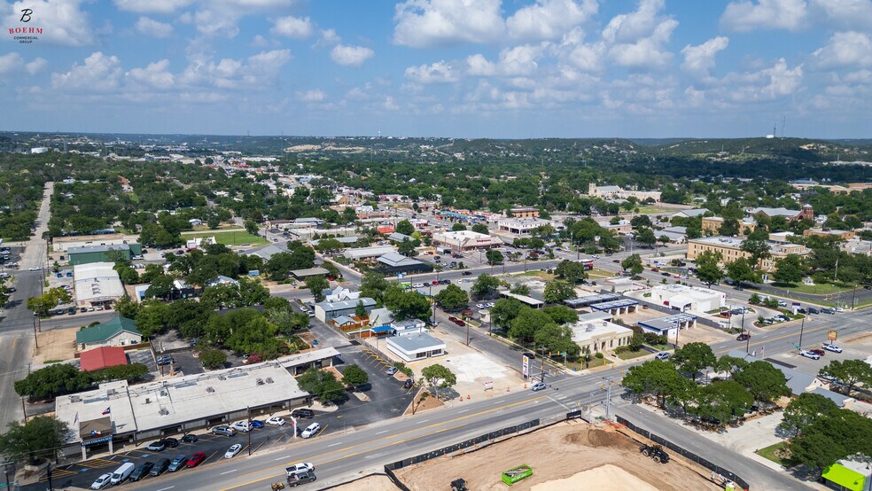 528 Main St, Kerrville, TX à louer - Photo de l’immeuble – Image 3 sur 25
