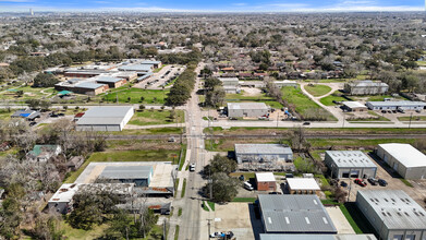 307 E Walker St, League City, TX à louer Photo de l’immeuble– Image 1 sur 45