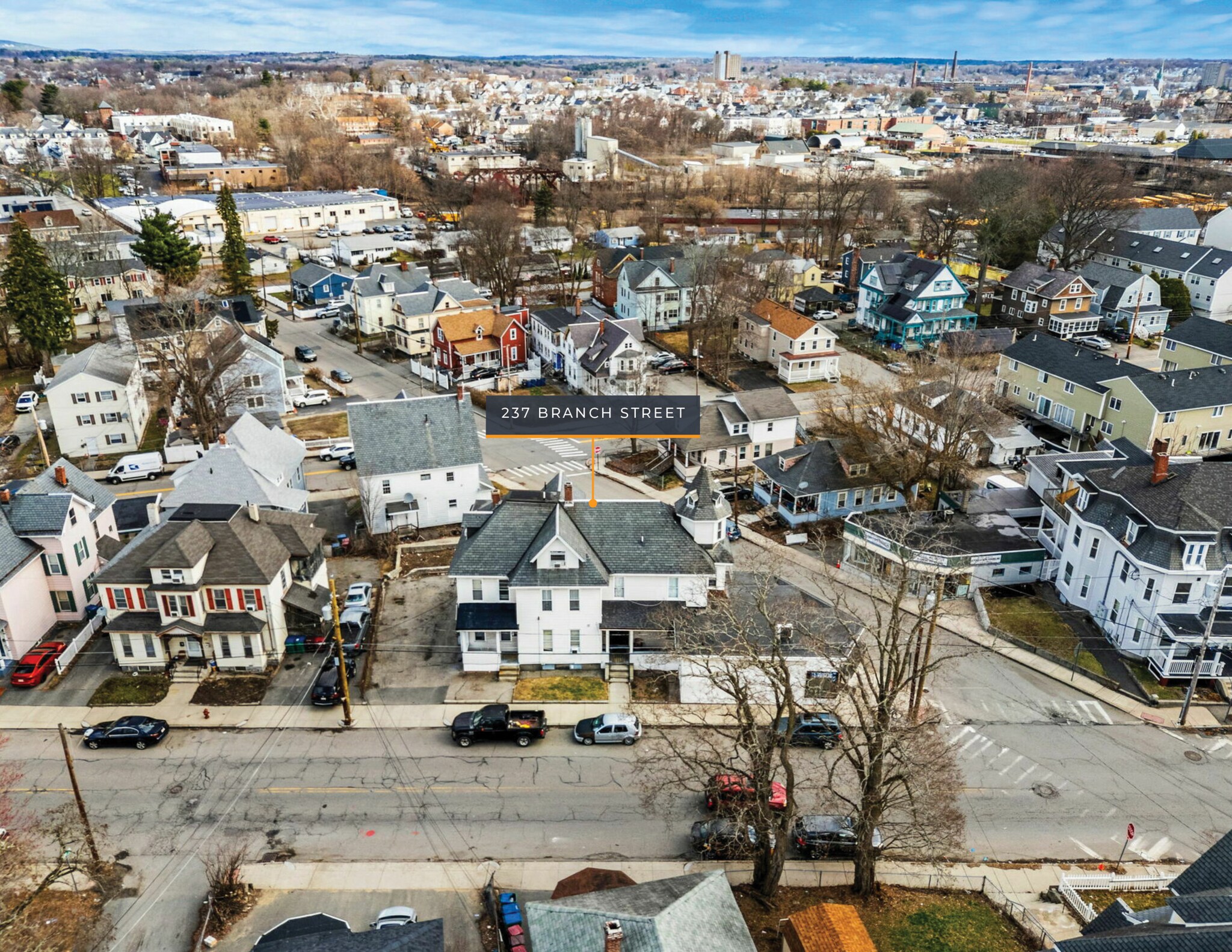 237 Branch St, Lowell, MA à vendre Photo principale– Image 1 sur 8