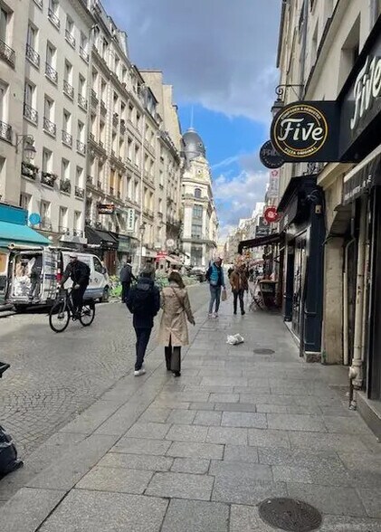 Local commercial dans Paris à louer - Photo de l’immeuble – Image 1 sur 13