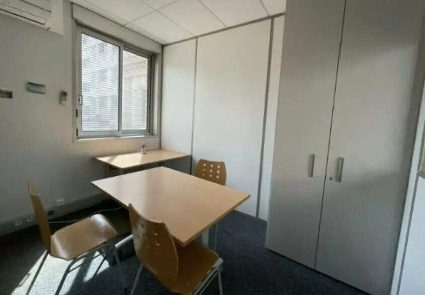 Bureau dans Villeurbanne à louer - Photo de l’immeuble – Image 3 sur 4