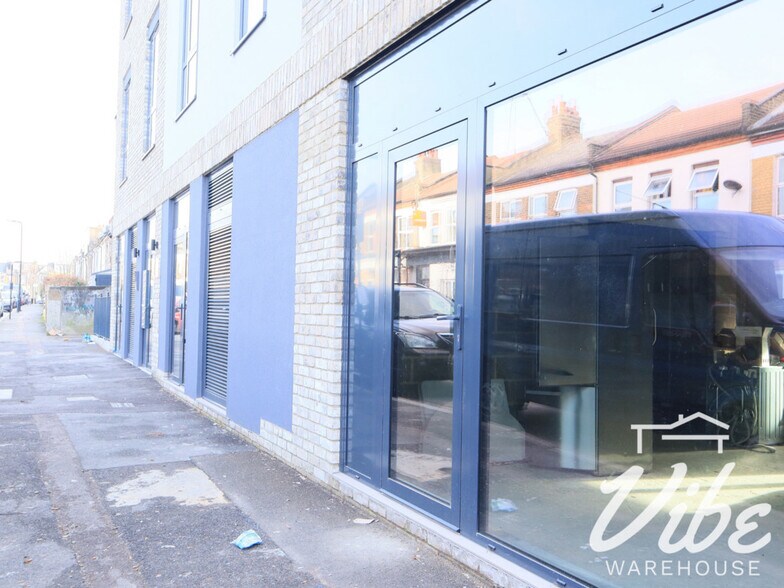 10-20 Windus Rd, Londres à louer - Photo de l’immeuble – Image 1 sur 7