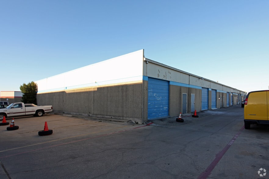 10660 Wire Way, Dallas, TX à louer - Photo de l’immeuble – Image 3 sur 3