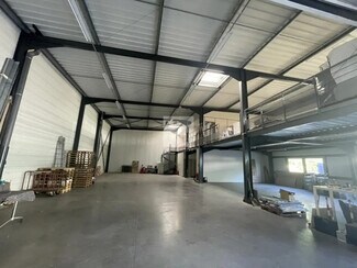 Plus de détails pour Local d'activités à louer