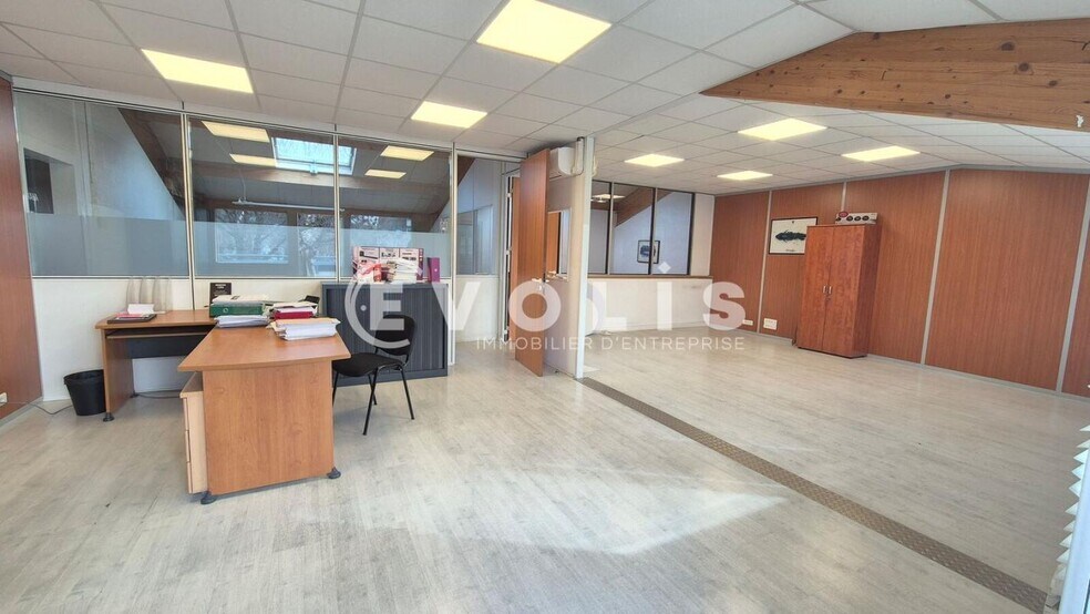 Local d'activités dans Émerainville à vendre - Photo intérieure – Image 2 sur 18