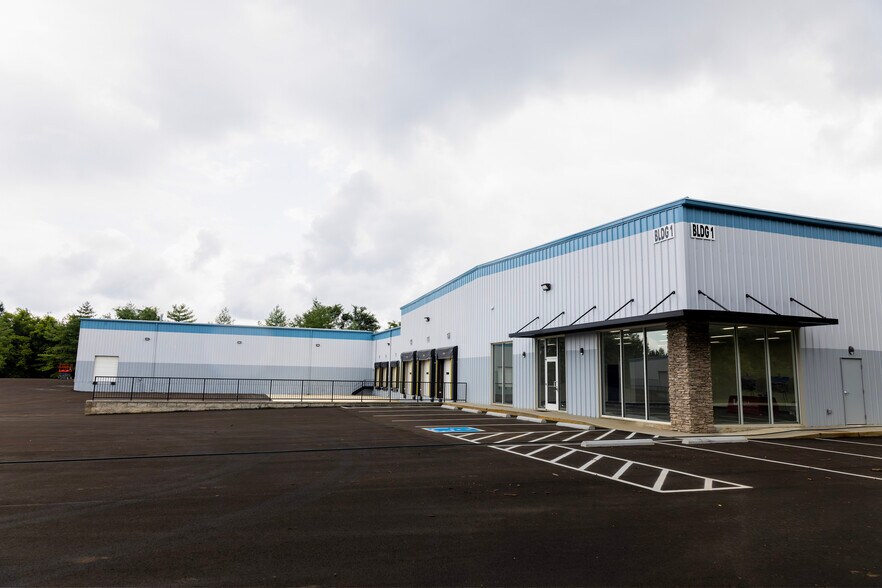 802 Swan Dr, Smyrna, TN à louer - Photo de l’immeuble – Image 2 sur 18