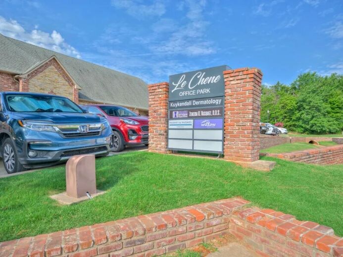 1218 E 9th St, Edmond, OK à louer - Photo de l’immeuble – Image 2 sur 19