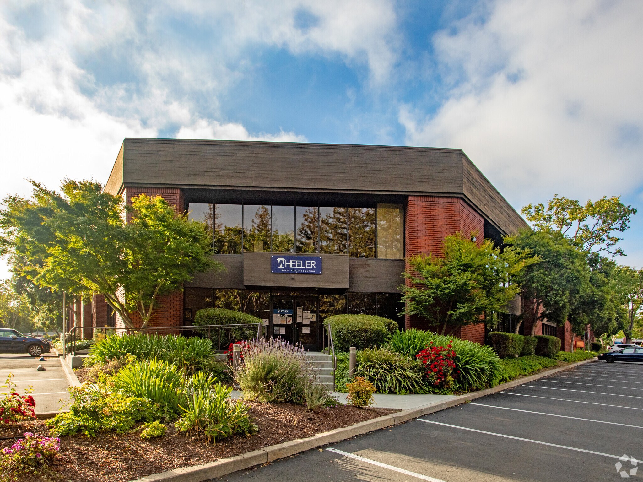 1475 Saratoga Ave, San Jose, CA à louer Photo principale– Image 1 sur 9