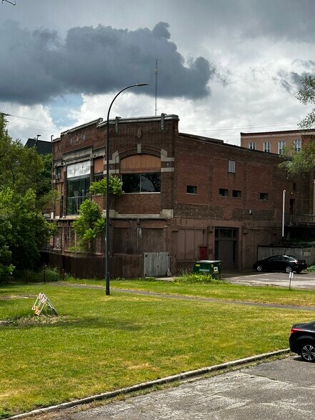 2 W Michigan Ave, Ypsilanti, MI à louer - Photo de l’immeuble – Image 1 sur 13