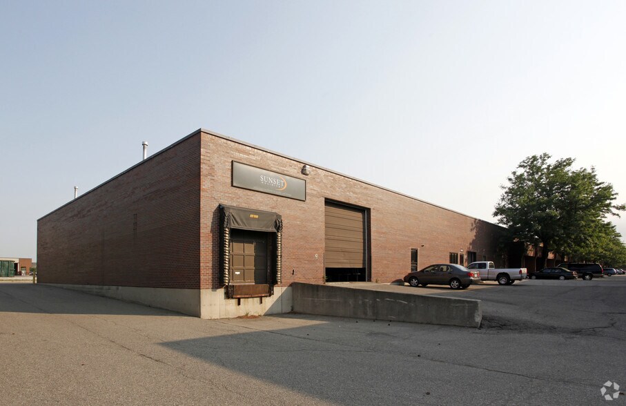 1299 Kamato Rd, Mississauga, ON à louer - Photo de l’immeuble – Image 2 sur 2