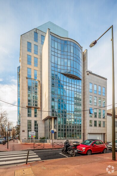 38 Rue Jacques Ibert, Levallois-Perret à louer - Photo de l’immeuble – Image 3 sur 4