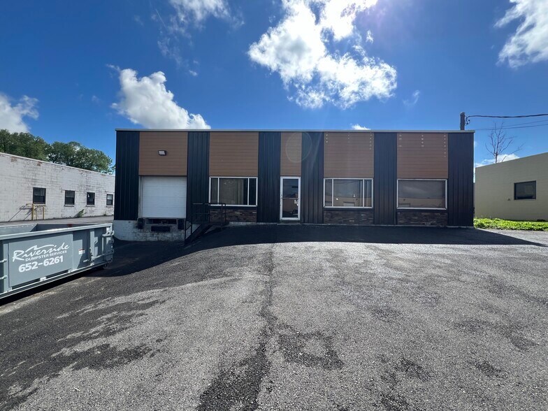 6800 Newbrook Ave, East Syracuse, NY à vendre - Photo principale – Image 1 sur 5