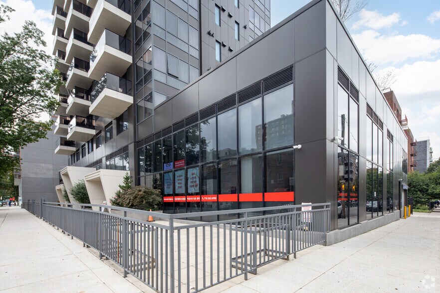 35-08 146th St, Flushing, NY à vendre - Photo de l’immeuble – Image 2 sur 10