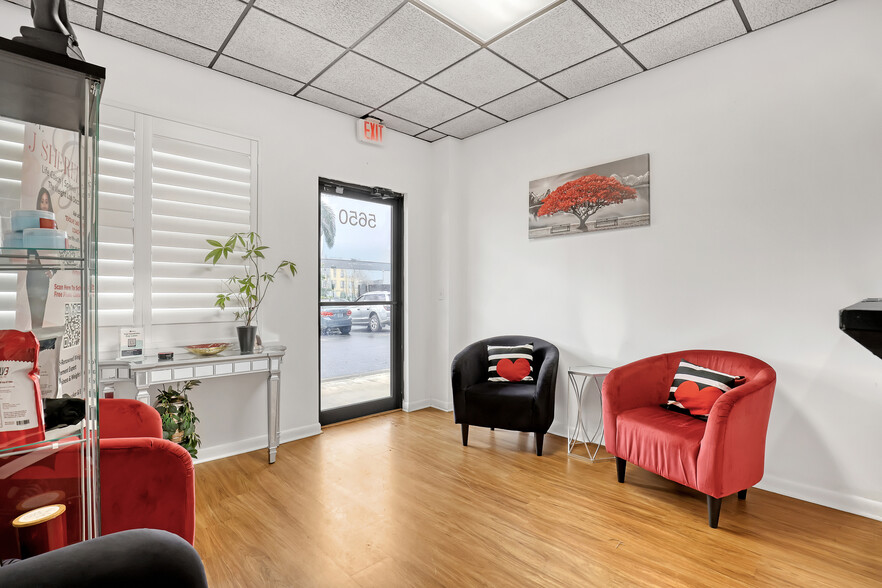 5650-5656 Corporate Way, West Palm Beach, FL à vendre - Photo de l’immeuble – Image 3 sur 11