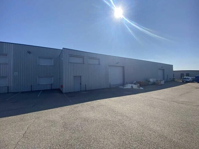 Plus de détails pour Bureau, Local d'activités à louer