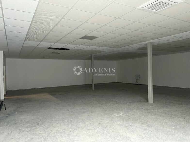 Bureau dans Chargé à vendre - Photo intérieure – Image 3 sur 8