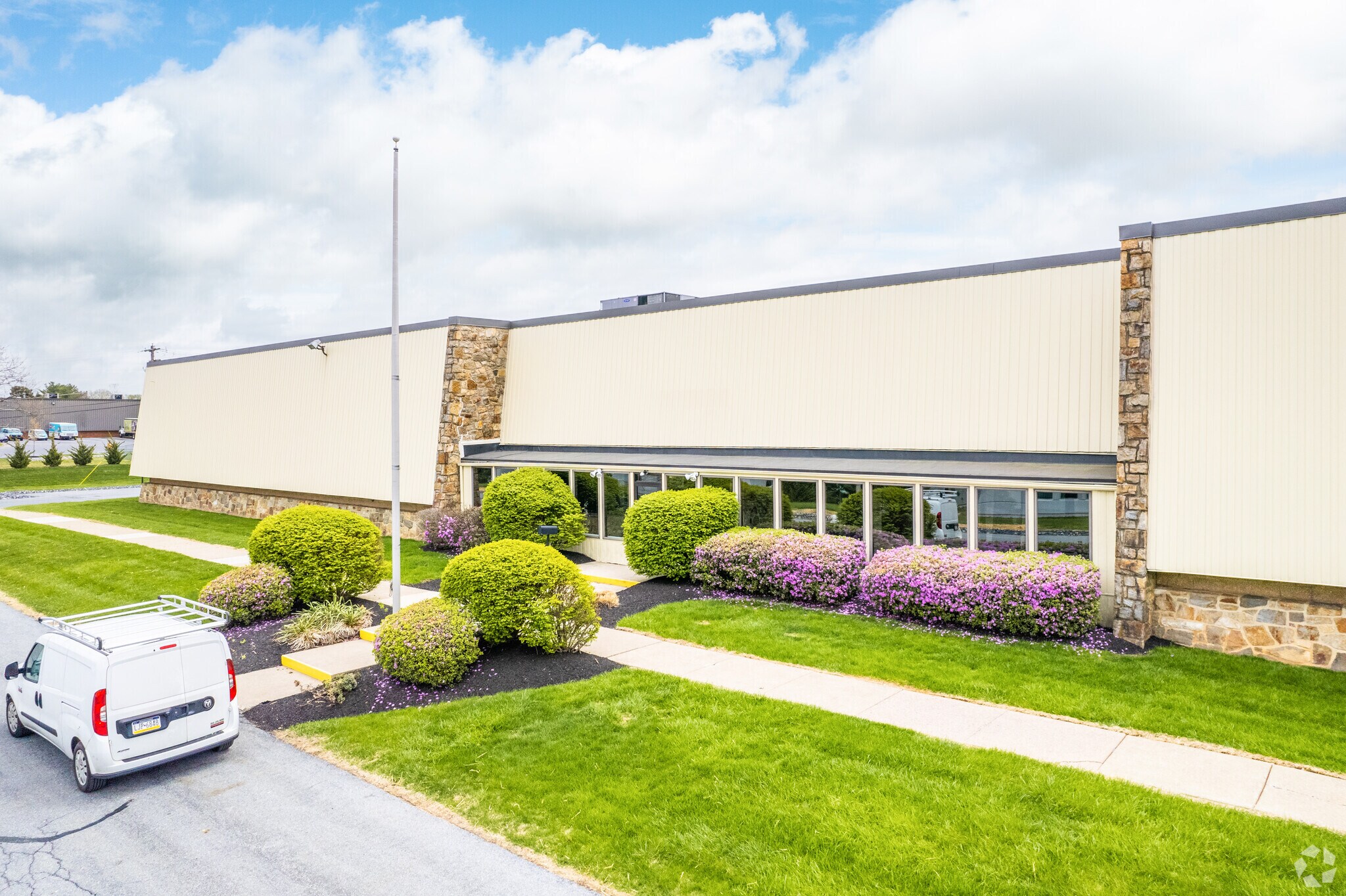 7072 Snowdrift Rd, Allentown, PA à louer Photo principale– Image 1 sur 7