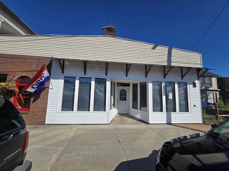 84 Pleasant St, Claremont, NH à louer - Photo de l’immeuble – Image 2 sur 6