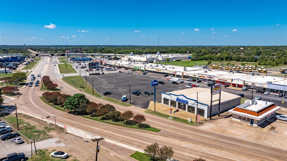 I-35 & Waco Dr, Waco, TX à louer - Photo de l’immeuble – Image 3 sur 6