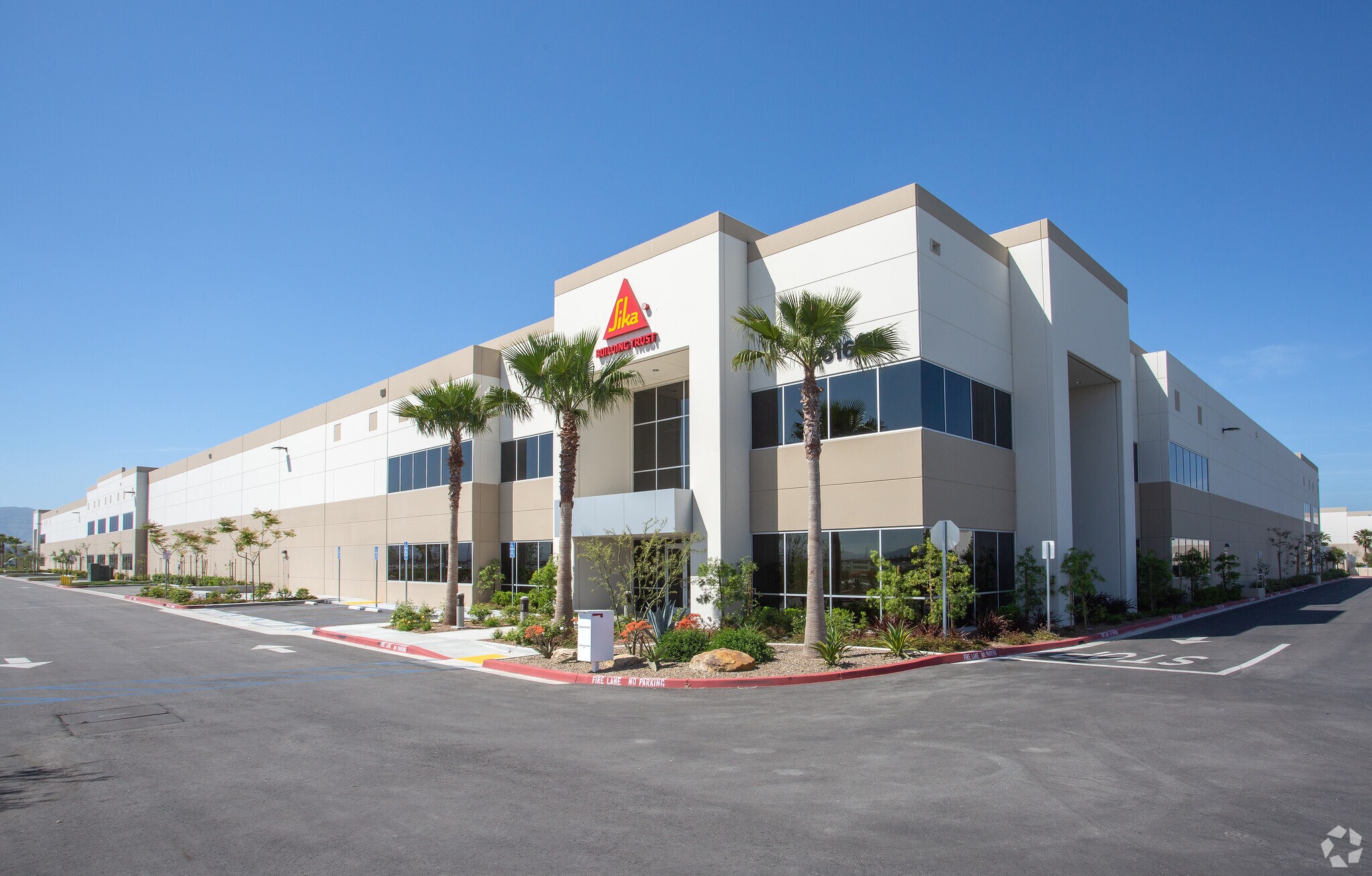 15616 Euclid Ave, Chino, CA à louer Photo principale– Image 1 sur 4