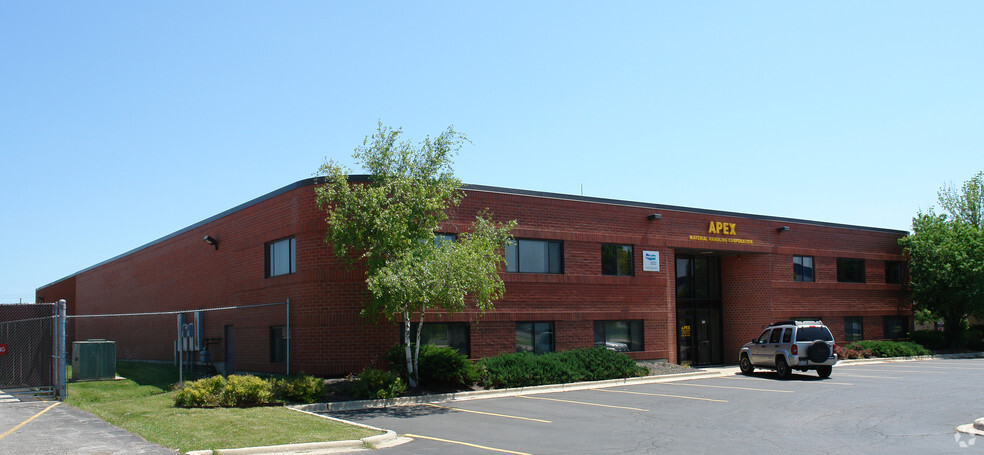 391 Charles Ct, West Chicago, IL à louer - Photo de l’immeuble – Image 3 sur 3
