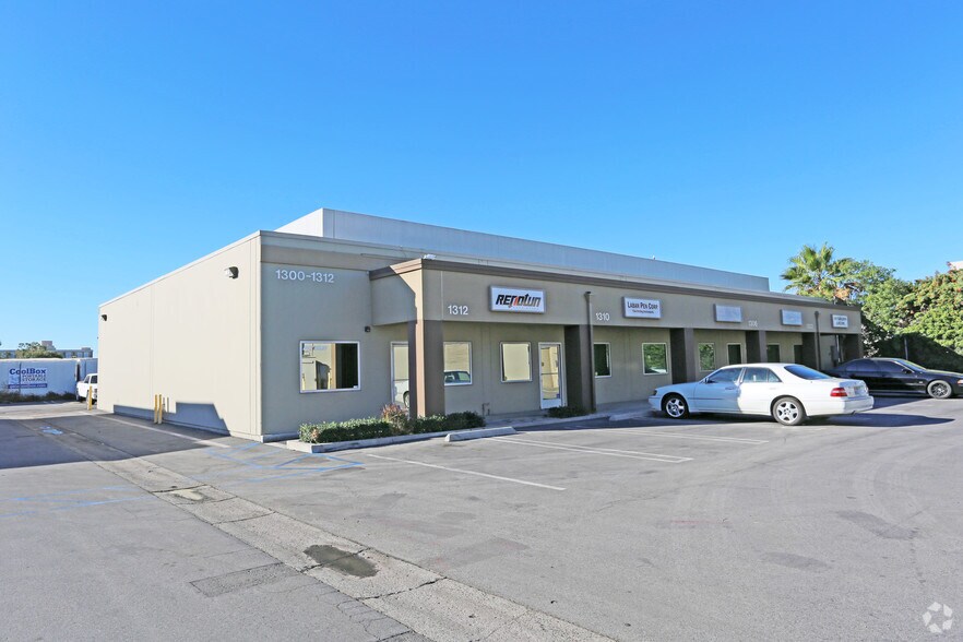 1244-1250 E Orangethorpe Ave, Fullerton, CA à louer - Photo de l’immeuble – Image 3 sur 10