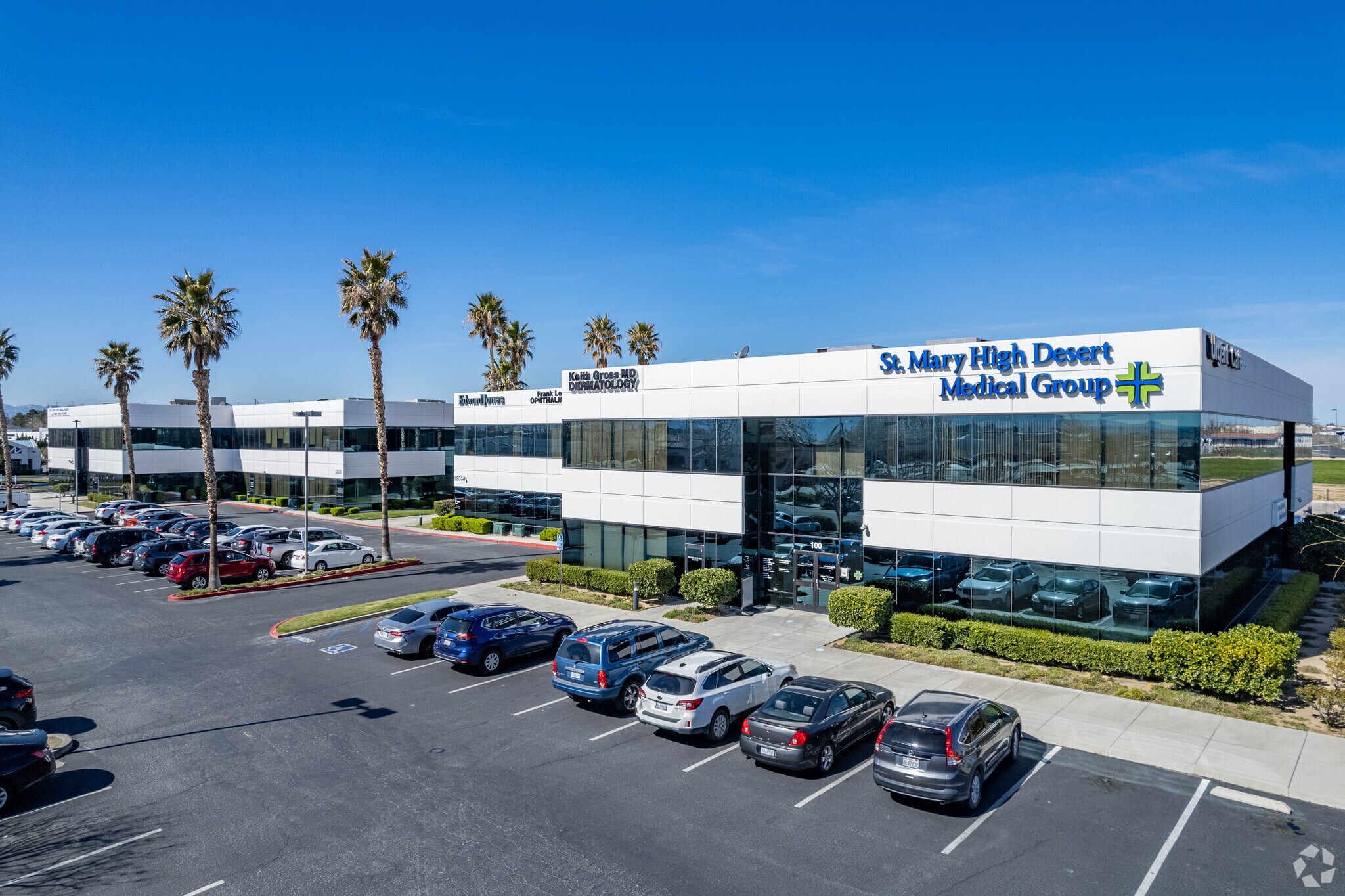 12530 Hesperia Rd, Victorville, CA à louer Photo de l’immeuble– Image 1 sur 26