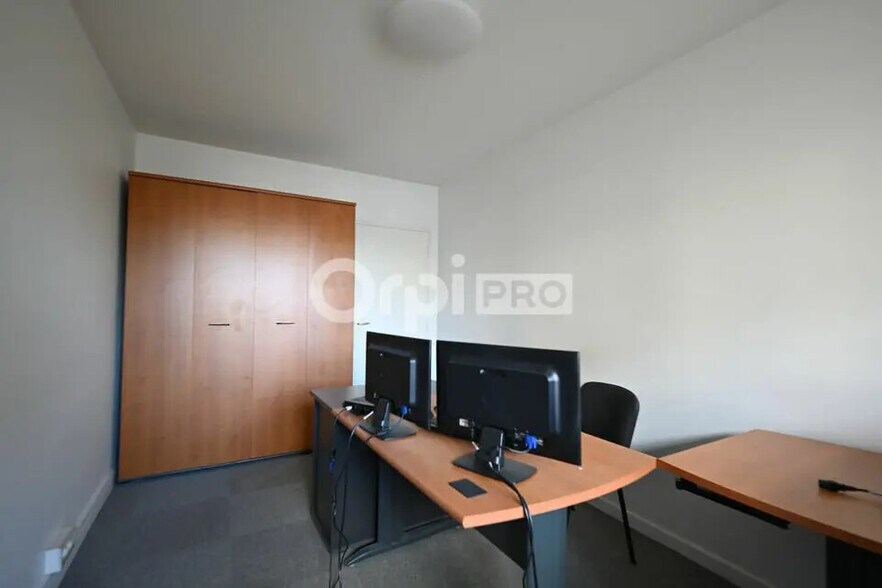 Bureau dans Vénissieux à louer - Photo intérieure – Image 2 sur 4