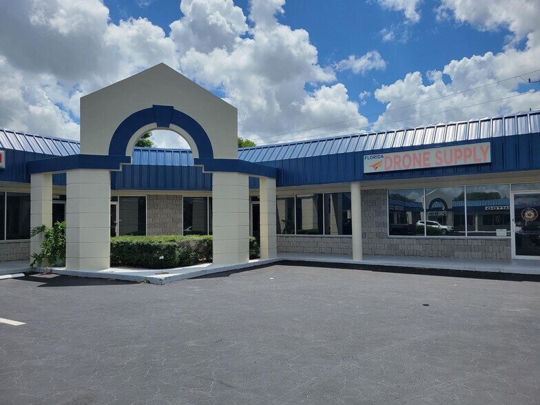 16323 S Tamiami Trl, Fort Myers, FL à louer - Photo de l’immeuble – Image 3 sur 6