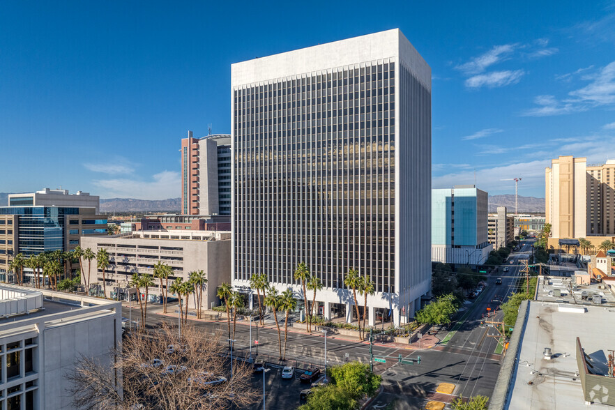 300 S 4th St, Las Vegas, NV à louer - Photo de l’immeuble – Image 1 sur 21