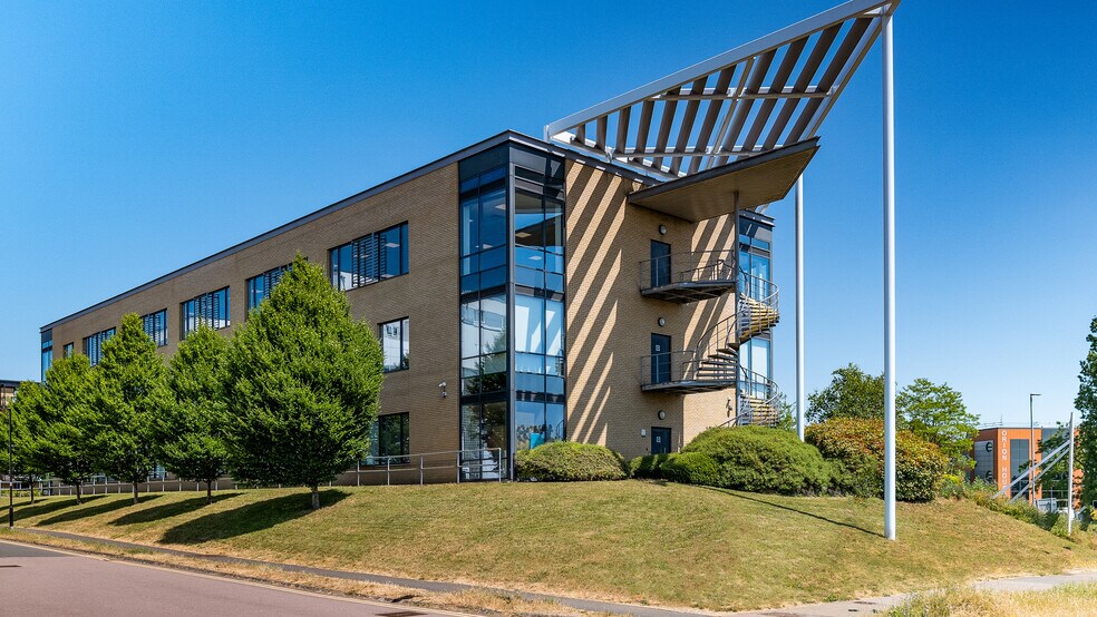 Bessemer Rd, Welwyn Garden City à louer - Photo de l’immeuble – Image 3 sur 13