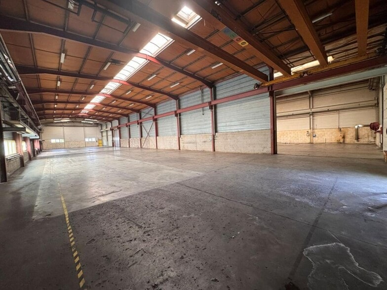 Local d'activités dans Beligneux à vendre - Photo de l’immeuble – Image 3 sur 18