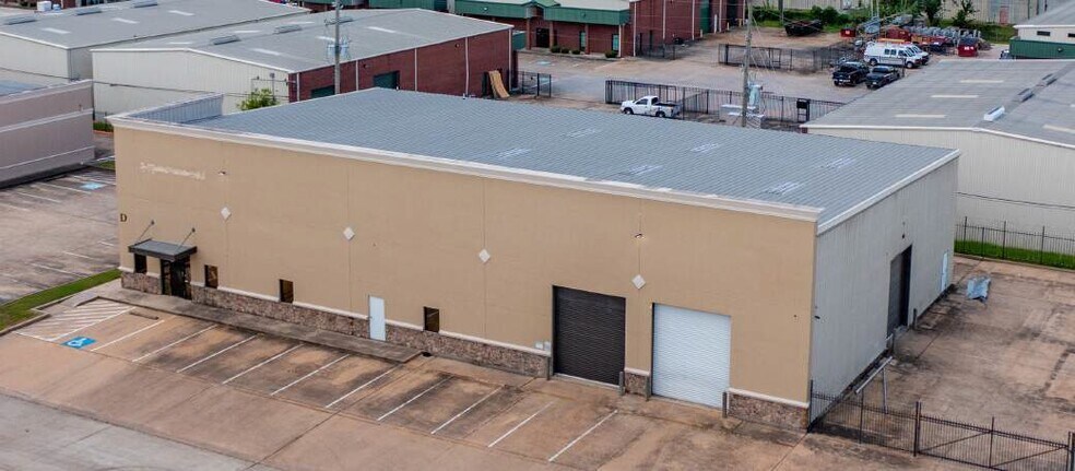 11050 W Little York Rd, Houston, TX à louer - Photo principale – Image 1 sur 2
