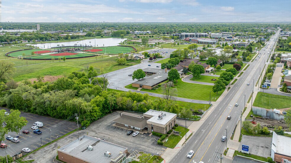 47 W Dundee Rd, Wheeling, IL à vendre - Photo de l’immeuble – Image 3 sur 20