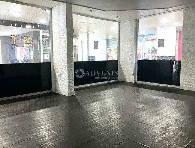 Plus de détails pour Local commercial à louer