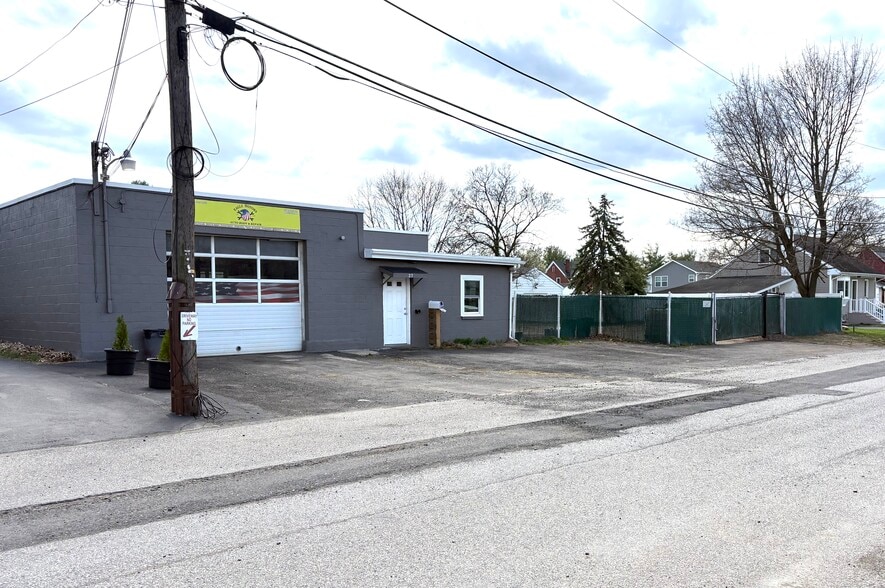 27 Brooks Ave, Morrisville, PA à vendre - Photo de l’immeuble – Image 2 sur 14