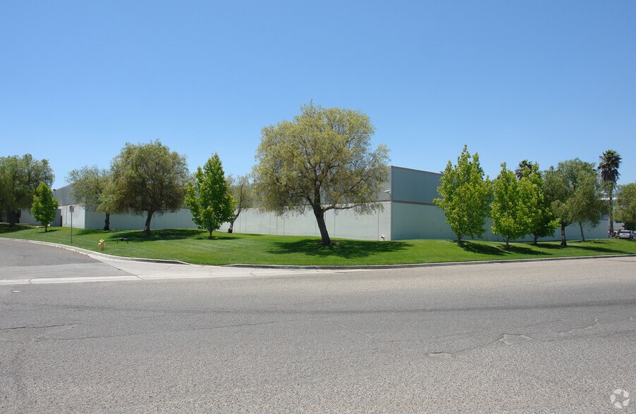 200 S Hallock Dr, Santa Paula, CA à vendre - Photo de l’immeuble – Image 2 sur 13
