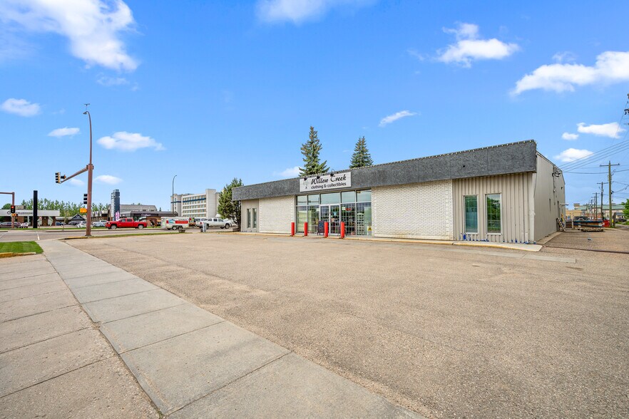 5402 44 St, Lloydminster, AB à vendre - Photo de l’immeuble – Image 3 sur 57