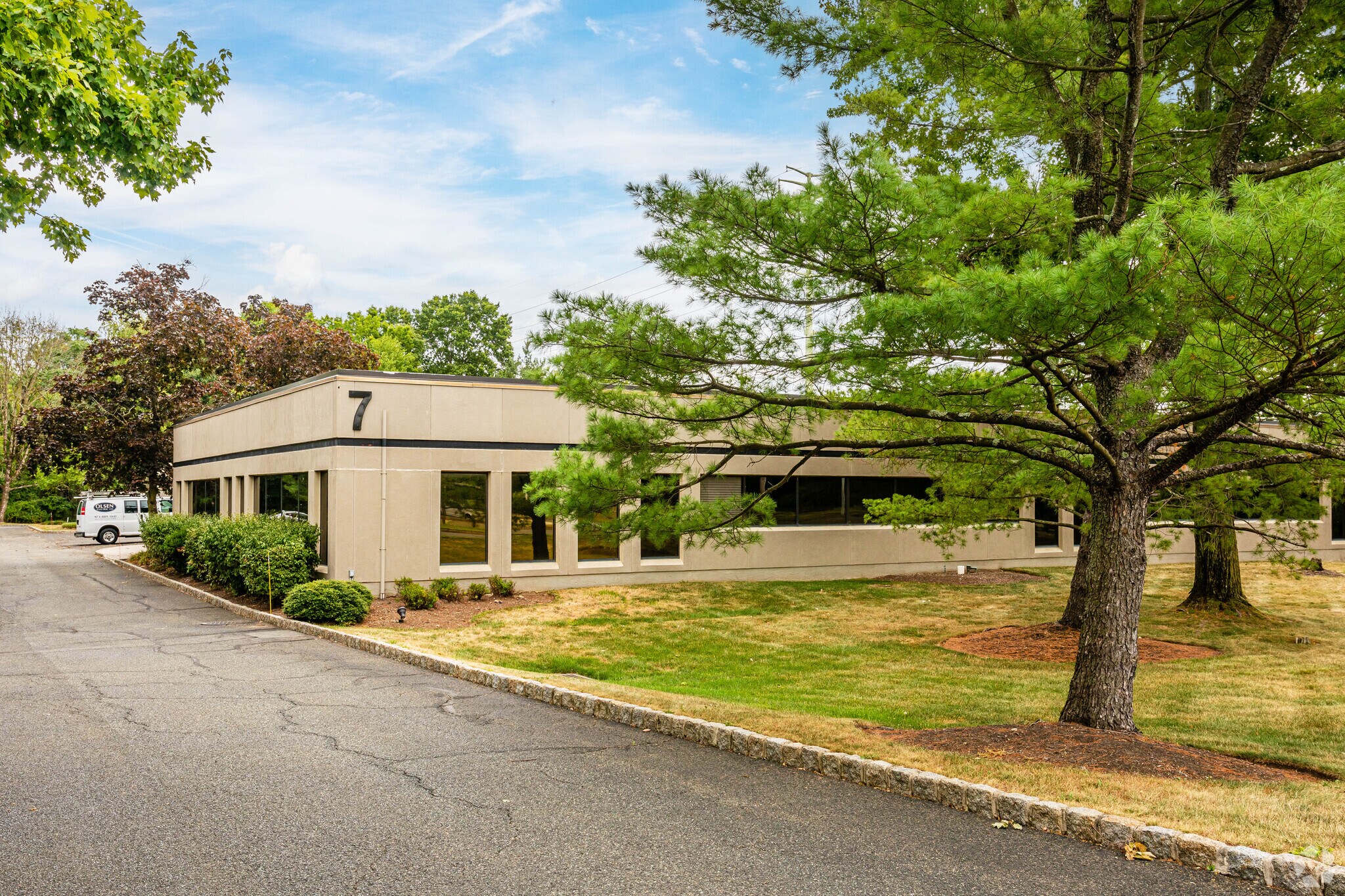 7 E Frederick Pl, Cedar Knolls, NJ à louer Photo de l’immeuble– Image 1 sur 16