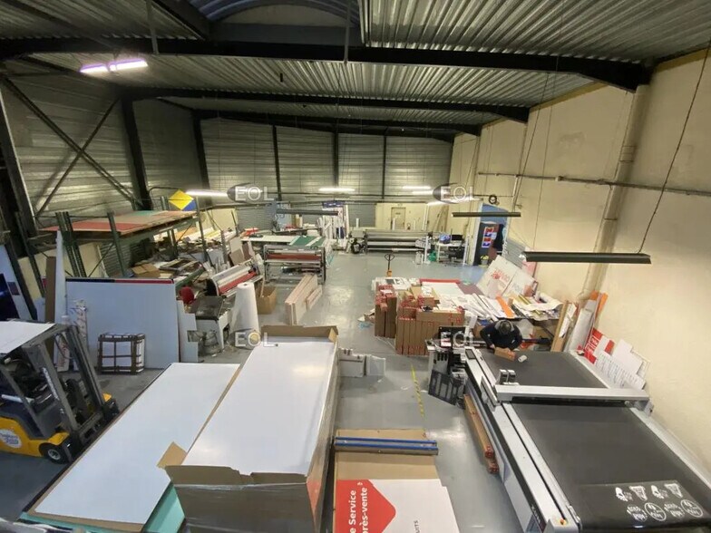 Local d’activités dans Les Ulis à louer - Photo intérieure – Image 2 sur 8