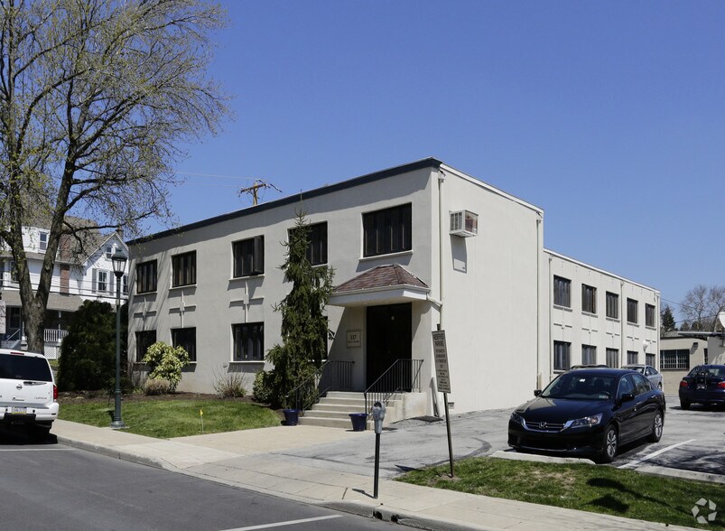 117 Forrest Ave, Narberth, PA à louer - Photo de l’immeuble – Image 3 sur 13