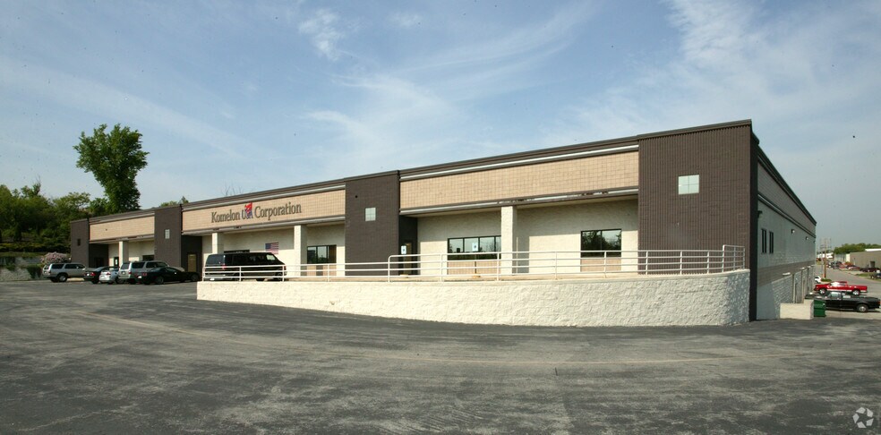 301 Commerce St, Waukesha, WI à louer - Photo de l’immeuble – Image 2 sur 6