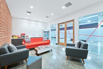 13100 Yukon Ave, Hawthorne, CA à louer Photo intérieure– Image 2 sur 6