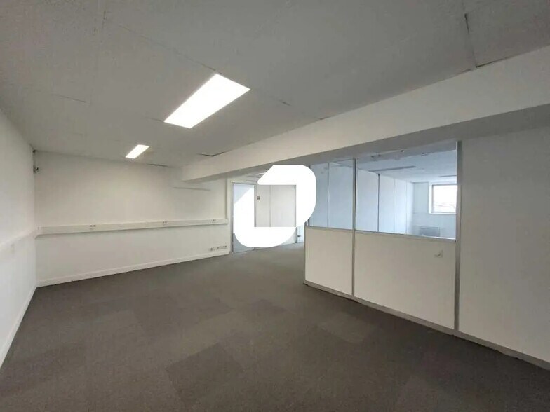 Bureau dans Corbeil-Essonnes à louer - Photo de l’immeuble – Image 1 sur 7